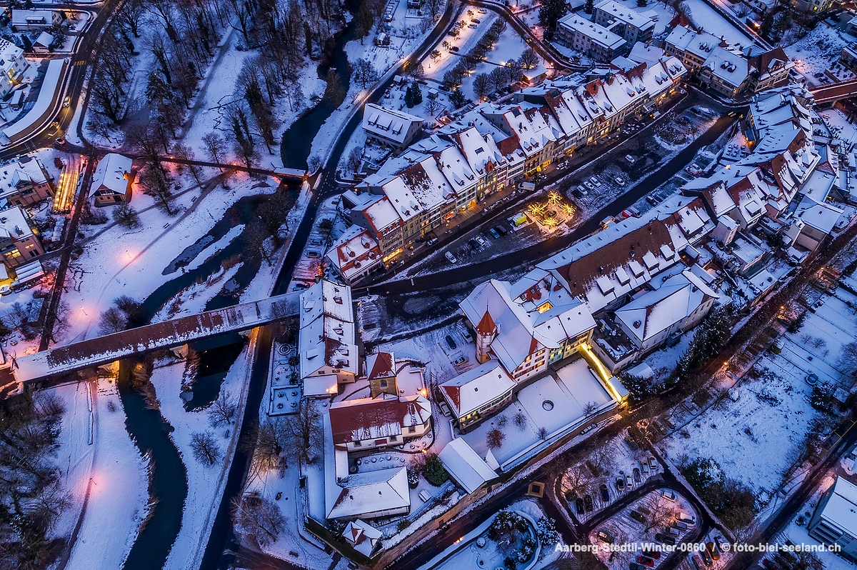 Bildname:  Aarberg-Stedtli-Winter-0860 Stadtplatz Aarberg im WinterBildgrösse: 4461  x 2972 px /  37.8 x 25.2 cm (300dpi)Stichwörter:  Aarberg,...