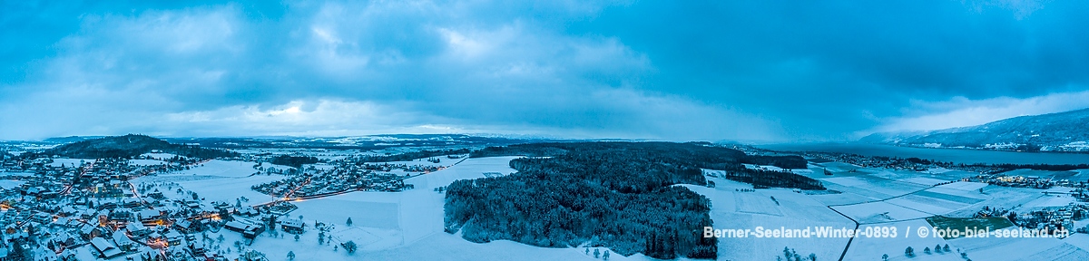 Bildname:  Berner-Seeland-Winter-0893 Luftaufnahme Berner Seeland im WinterBildgrösse: 14928  x 3583 px /  126.4 x 30.3 cm (300dpi)Stichwörter: ...