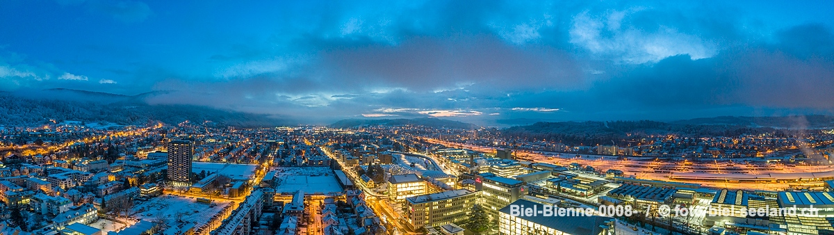 Bildname:  Biel-Bienne-0008- Winterpanorama Stadt Biel Bildgrösse: 11808  x 3325 px /  100.0 x 28.2 cm (300dpi)Stichwörter:  Berner Seeland, Bienne, 