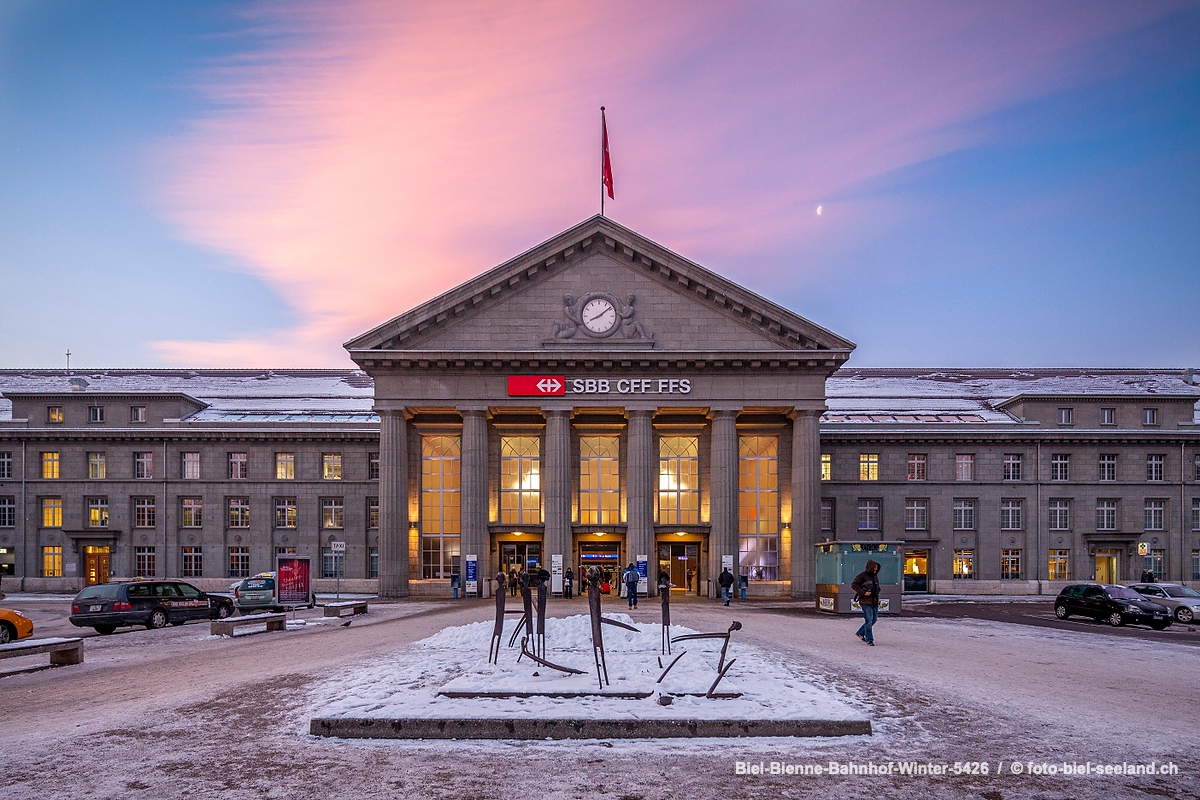 Bildname:  Biel-Bienne-Bahnhof-Winter-5426 Bahnofplatz Biel Bienne im WinterBildgrösse: 5616  x 3744 px /  47.5 x 31.7 cm (300dpi)Stichwörter: ...