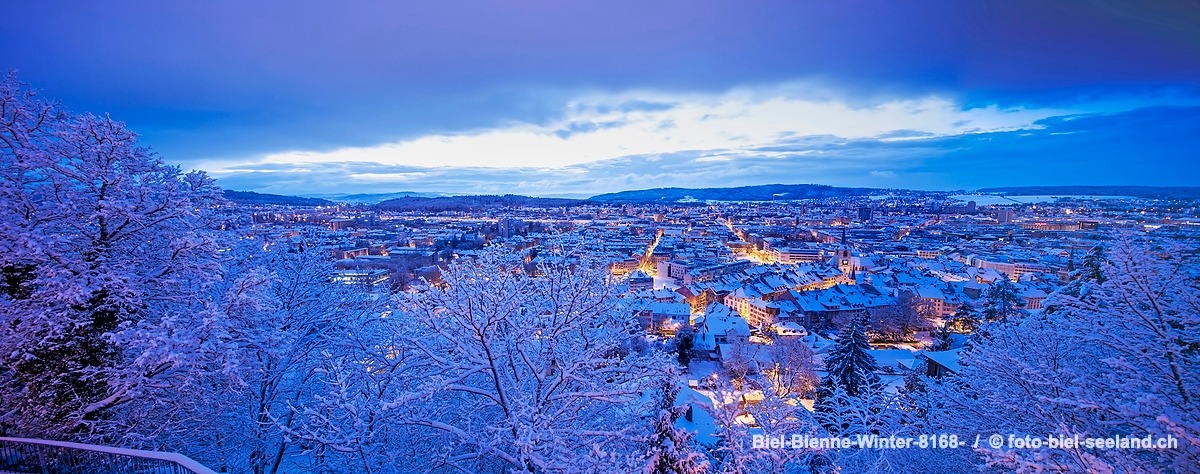 Bildname:  Biel-Bienne-Winter-8168- Stadt Biel Bienne im WinterBildgrösse: 9335  x 3684 px /  79.0 x 31.2 cm (300dpi)Stichwörter:  Altstadt, Berner...