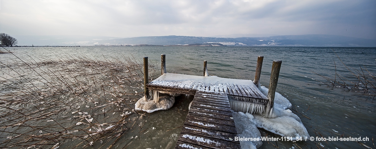 Bildname:  Bielersee-Winter-1151_54 Biel Seeland im Winter am BielerseeBildgrösse: 9324  x 3696 px /  78.9 x 31.3 cm (300dpi)Stichwörter:  Berner...