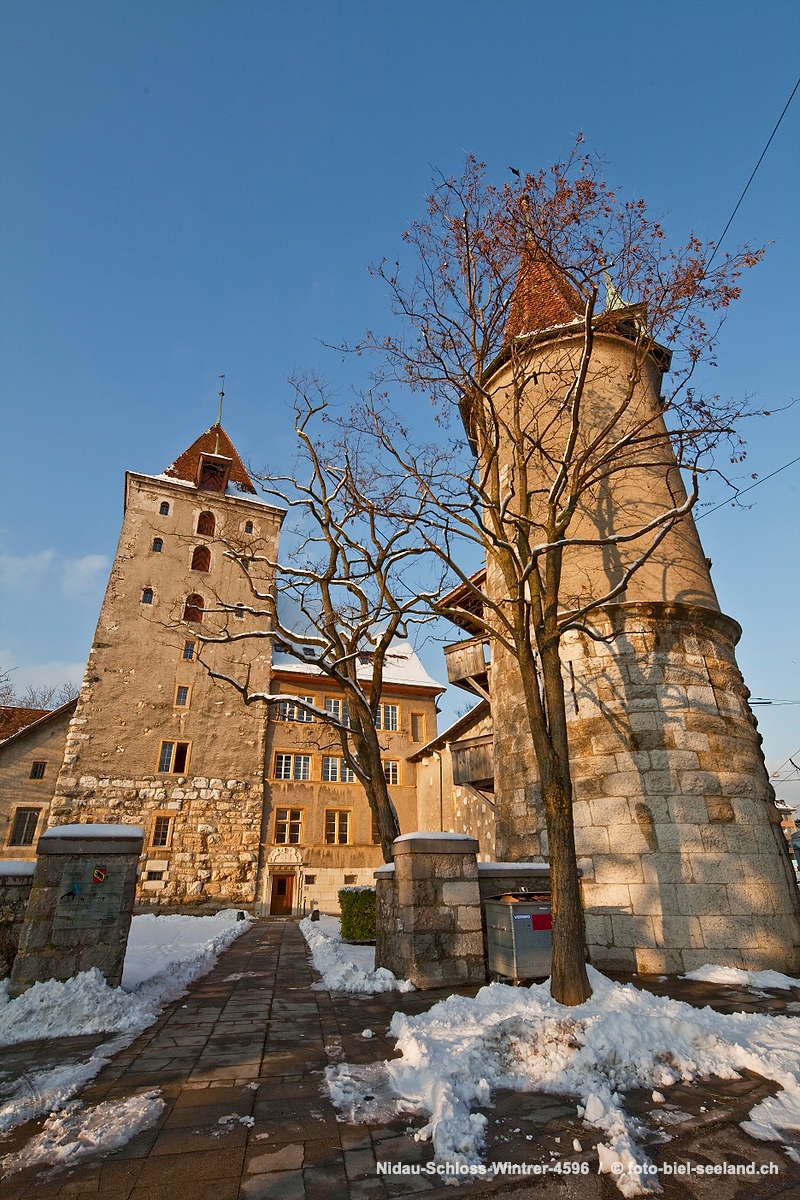 Bildname:  Nidau-Schloss-Wintrer-4596 Schloss Nidau im WinterBildgrösse: 3744  x 5616 px /  31.7 x 47.5 cm (300dpi)Stichwörter:  Drei Seen Land,...