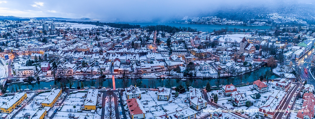 Bildname:  Nidau-Winteraufnahme-0737 Stadt Nidau im WinterBildgrösse: 8943  x 3380 px /  75.7 x 28.6 cm (300dpi)Stichwörter:  Berner Seeland, Drei...