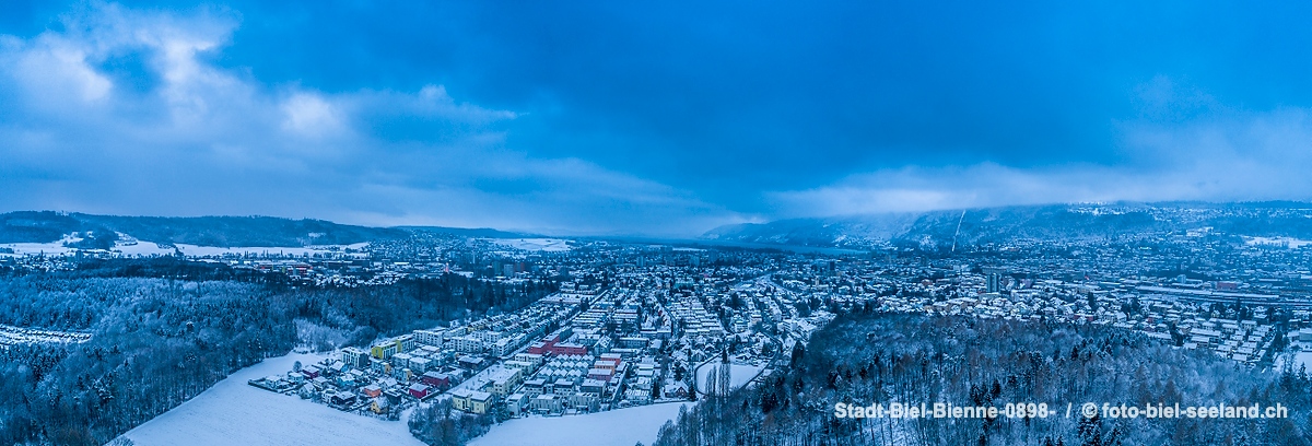 Bildname:  Stadt-Biel-Bienne-0898- Winterpanorama Stadt Biel Bildgrösse: 10409  x 3551 px /  88.1 x 30.1 cm (300dpi)Stichwörter:  Berner Seeland,...