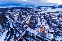 Aarberg im Winter aus der Luft gesehen